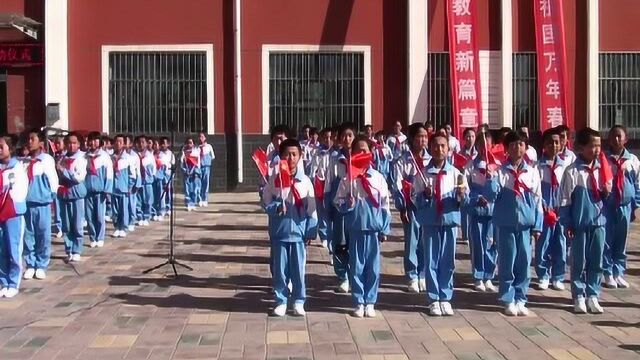 三营镇中心小学600余师生共同唱响“我和我的祖国”!