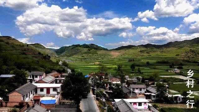 甘肃天水:航拍夏天的农村老家,这样的景色冬天根本见不到