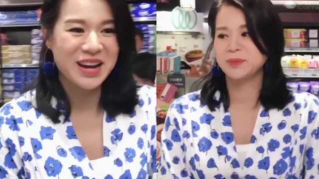 胡杏儿微博更新怀孕vlog 挺大肚子逛超市状态很好