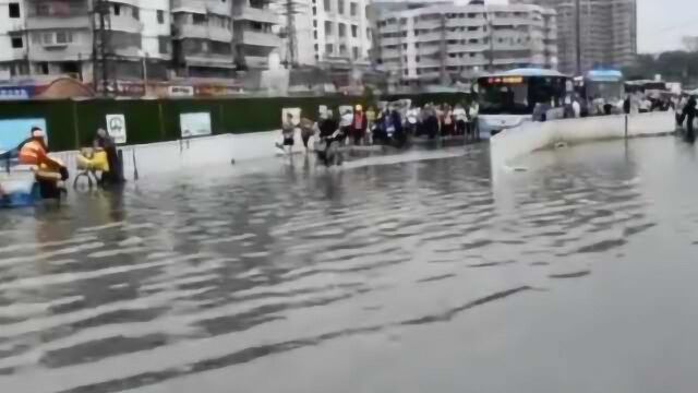 南京暴雨,扬子江大道开启看海模式