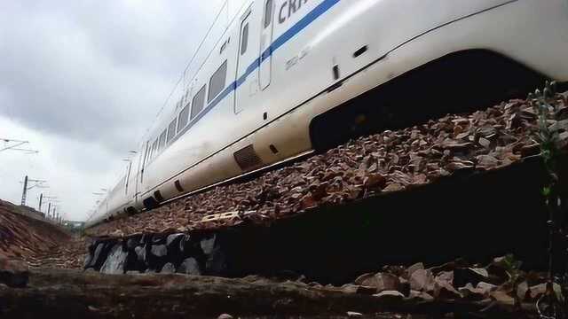 CRH2A2001担当C3025 上海南金山卫 通过