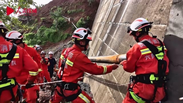 560名指战员奔赴贵州六盘水山体滑坡现场救援