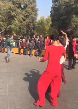 这么好看的广场舞，我还是第一次见呢 - 腾讯视频