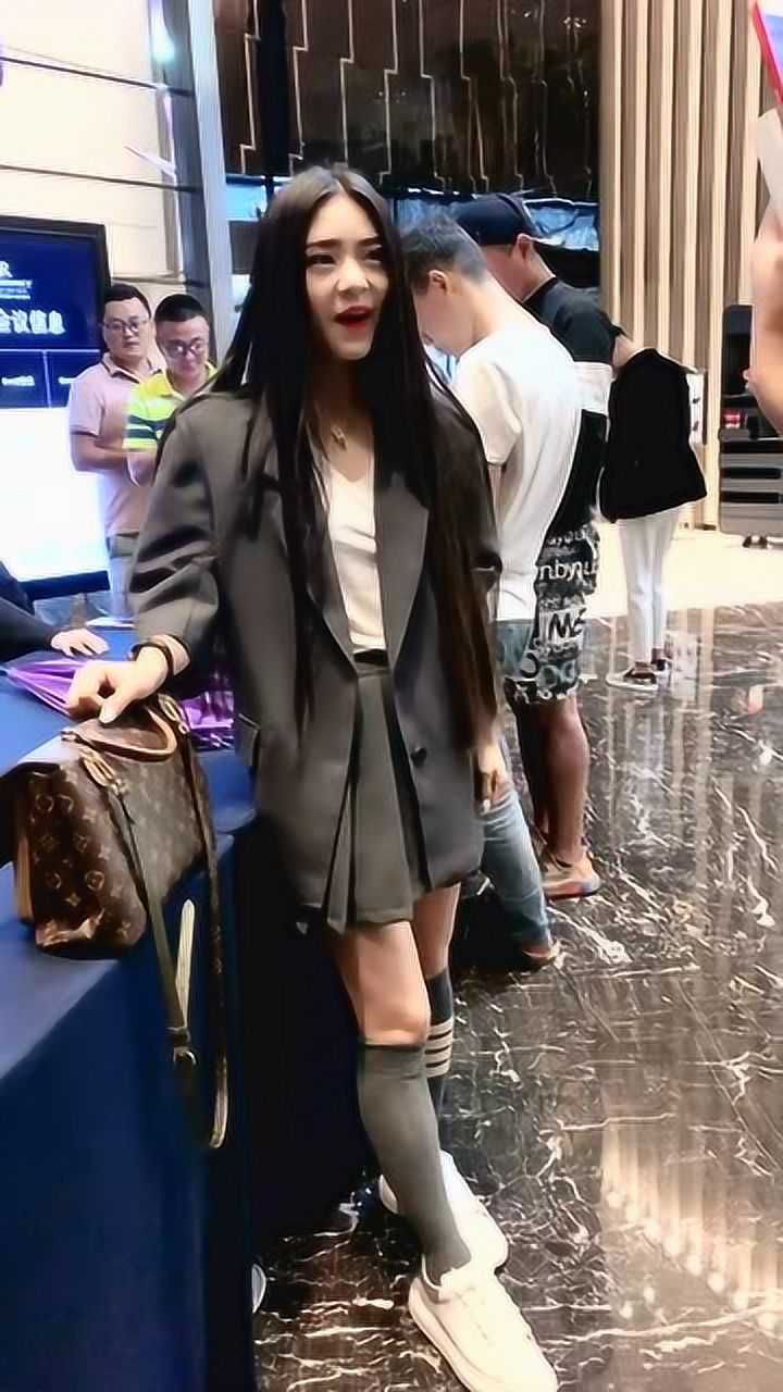 友谊之光仙美辰真的挺漂亮的性格挺开朗和粉丝开启了玩笑