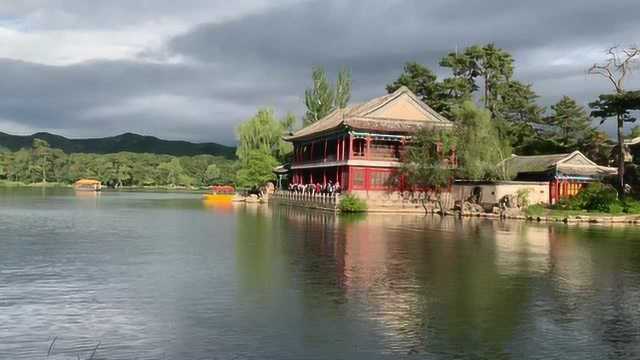 承德避暑山庄里最美的景点“烟雨楼”