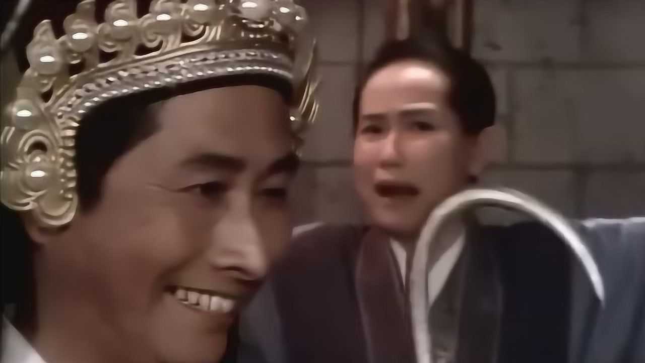 许仙平生最惨的时候被铁钩锁住琵琶骨当狗牵着了