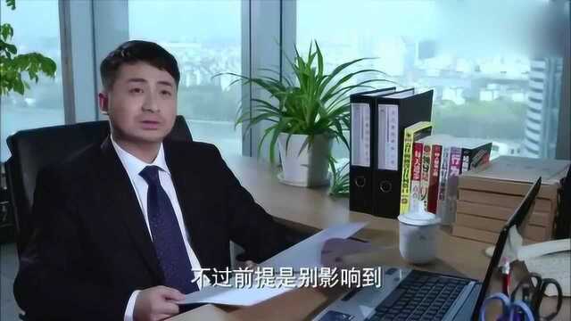 李佳真是倒霉,在公司的领导是一个眼睛揉不得沙子的人