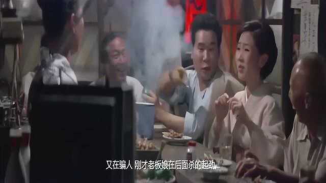 美女刚吃下的美味,男子逗她是猫肠子,美女的脸瞬间扭成了麻花!