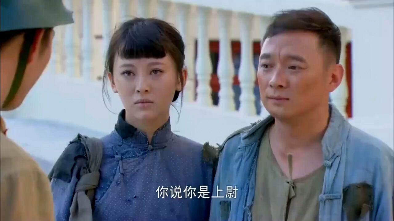 乞丐夫妻来军营,被卫兵瞧不起,下秒长官都要给他敬礼