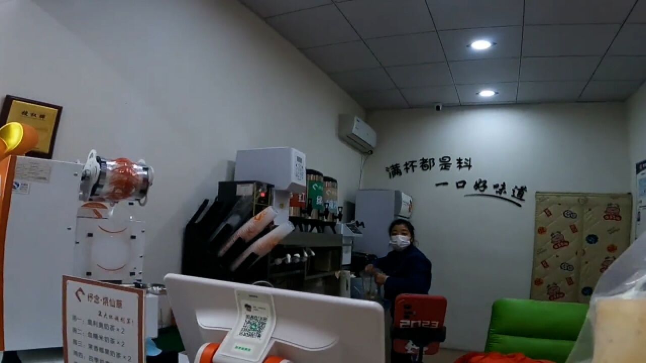 奶茶店老板粗心大意,漏做1杯被外卖小哥发现,成功避免投诉差评