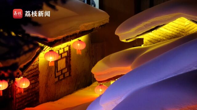 当红灯笼遇上白雪!夜幕下的中国雪乡美好静谧如童话世界