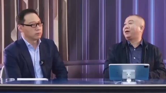 咨询室内,律师详细询问,刘先生老两口遇到的问题