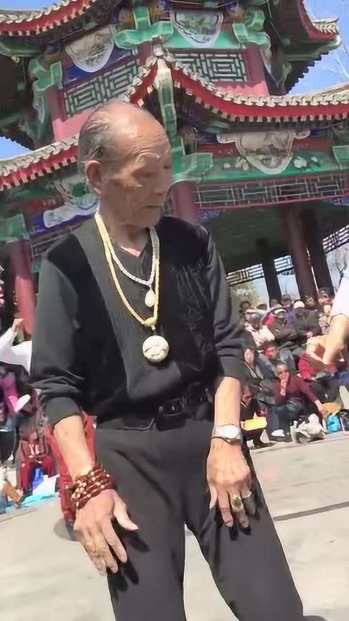 80岁网红张大爷和安静老师