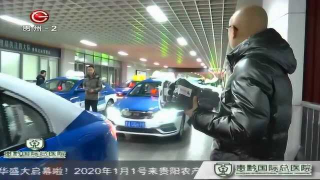 出租车协会慰问的哥的姐,给他们送上温馨小礼物,小小手套暖人心