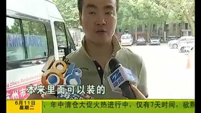 工人三楼更换玻璃!吸盘没有吸住!人摔了下来!抢救无效……!