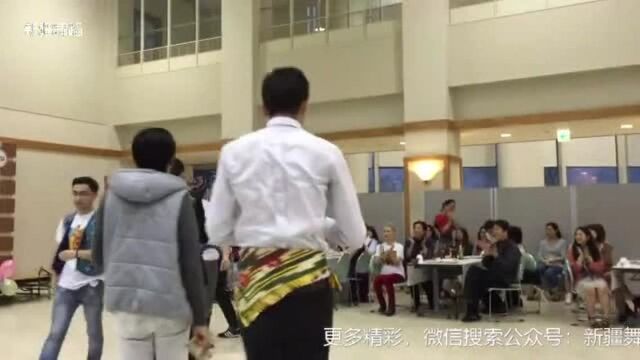 男子表演精彩的乌兹别克族传统舞蹈!非常棒哦