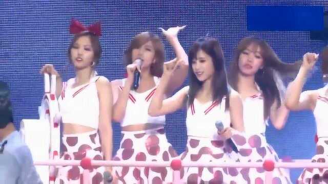 Apink“坐船”登场献唱,柔美嗓音可爱迷人,精彩值得收藏