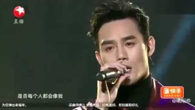 王凯演唱经典歌曲《等你爱我》,深情动听,令人感动