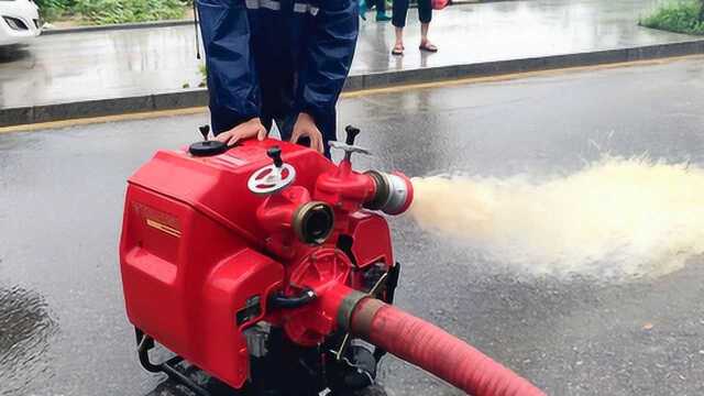 强降雨侵袭罗田造成内涝 消防人员紧急排险