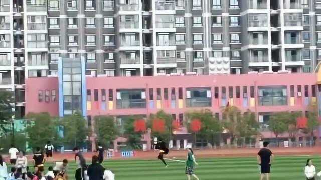 由于学习的原因常常不被班主任看好,第一次班主任看我顺眼,为班里争光!