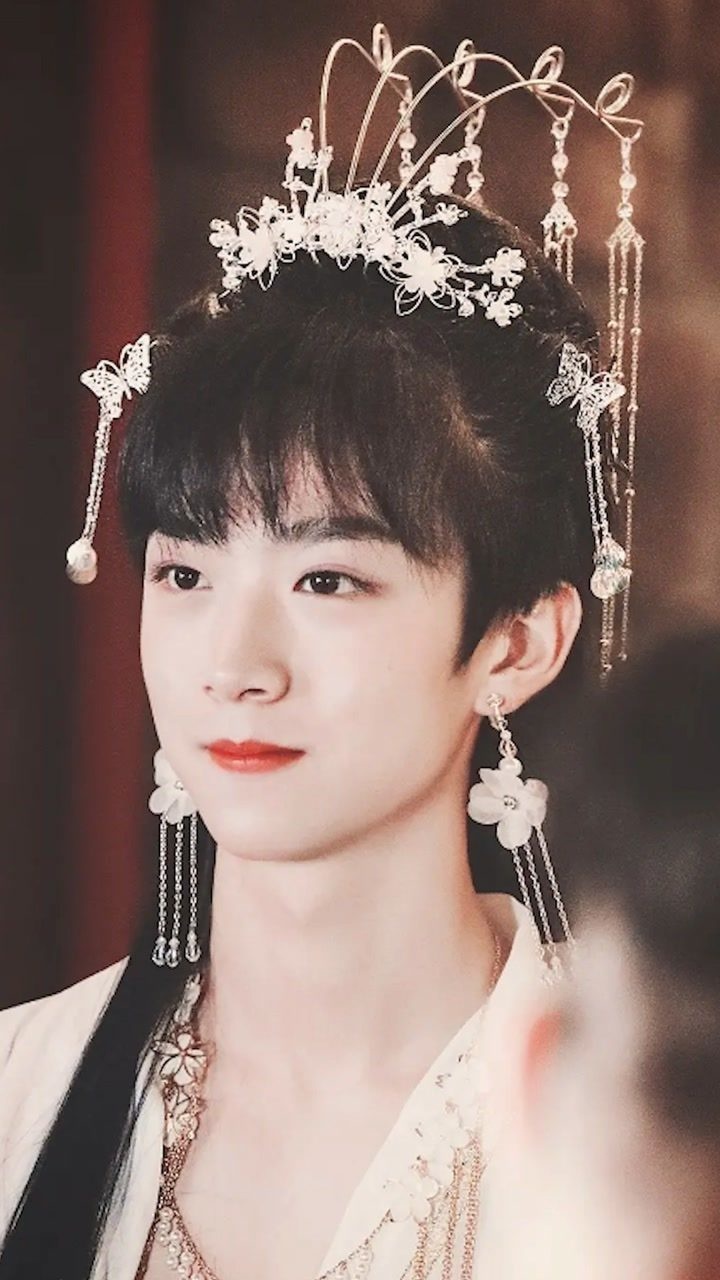 明日之子4张嘉元女装张嘉元我也不清楚自己是男孩还是女孩了