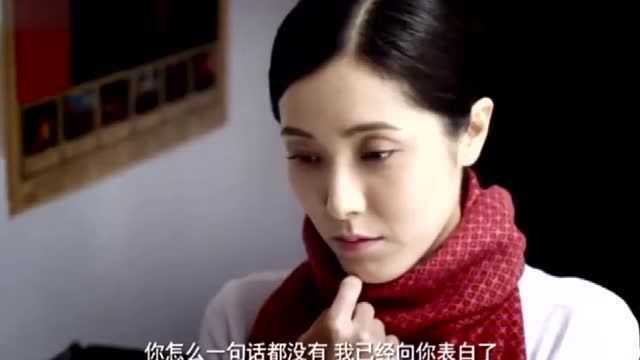 小伙在播音室跟美女告白,不料美女偷偷打开广播,所有人都听见了