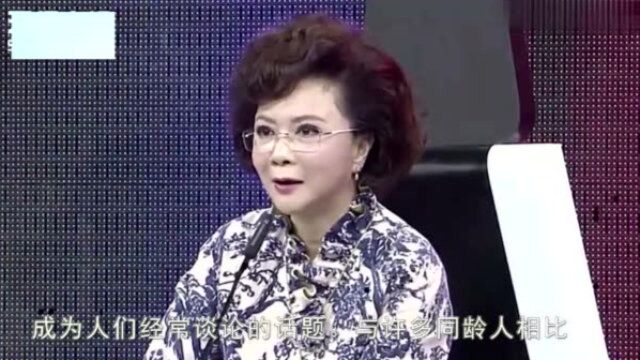 59岁蔡明老到认不出,面部浮肿似与昔日形象判若两人!