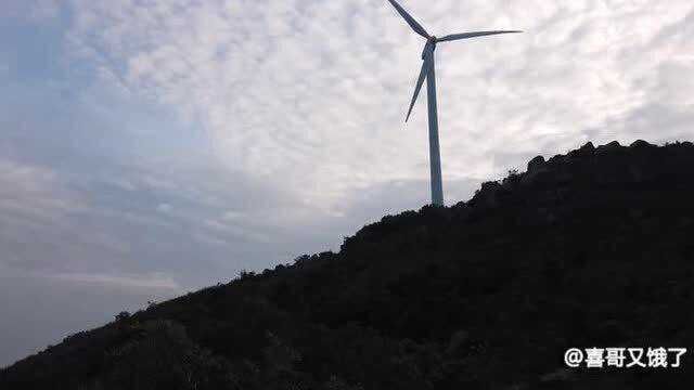 一人一车勇闯台山风车山,虽然山高路陡弯急,但山顶的风景真美