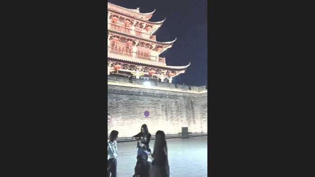 这是广东省潮州市潮州古城癀济大门好景色名界人士来旅游.