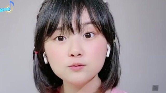 12岁女孩翻唱周董经典歌曲,从曲调到咬字模仿都很到位,一开口就沦陷