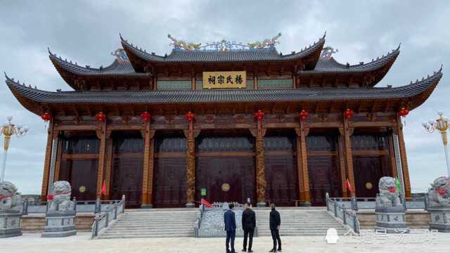 浙江温州一宗祠花费千万打造,犹如一座宫殿,一根柱子高达十几万