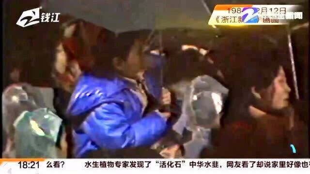 杭州第一次元宵灯会“水路两线”展示花灯 细雨挡不住市民观赏热情