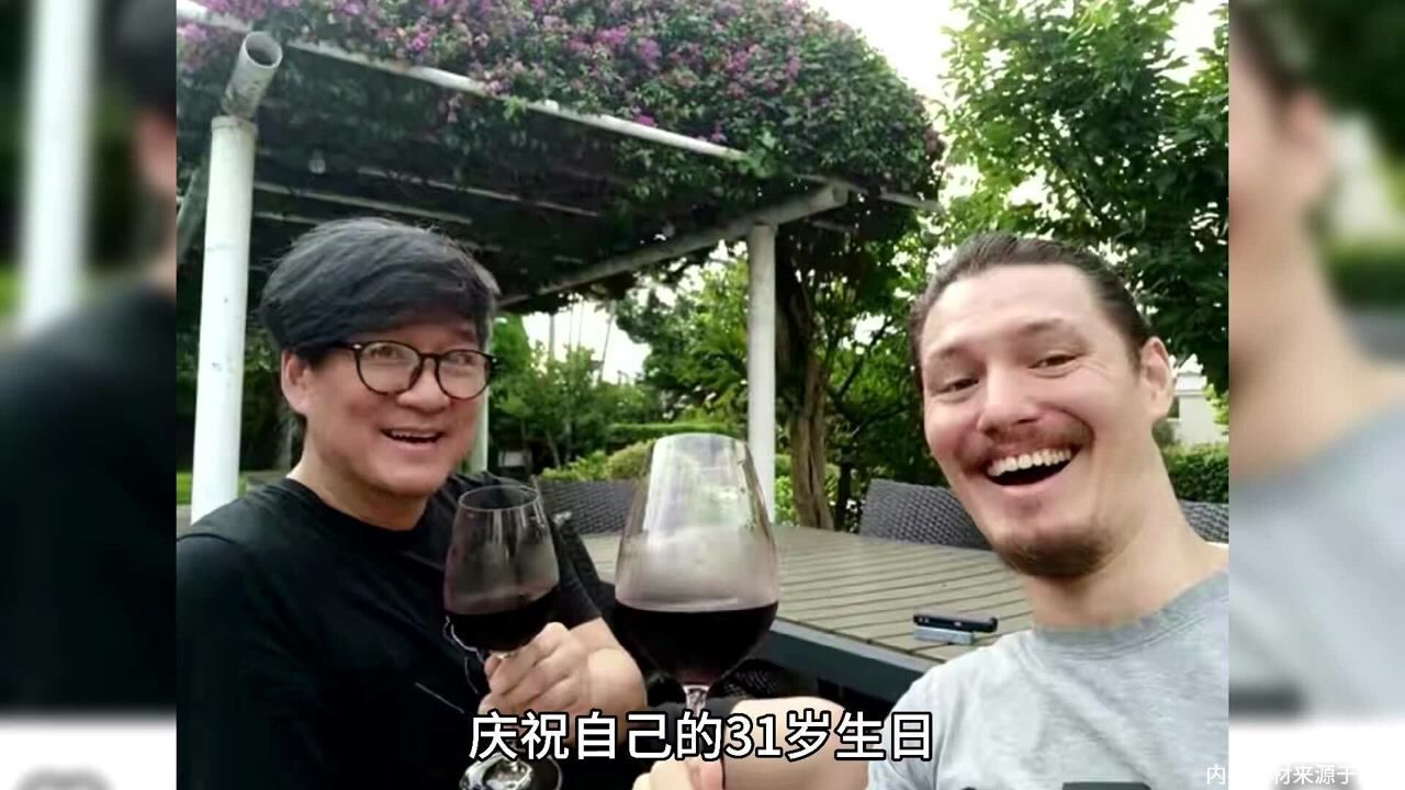 周华健罕露面为爱子庆生,31岁儿子皱纹多,与父亲像同龄人