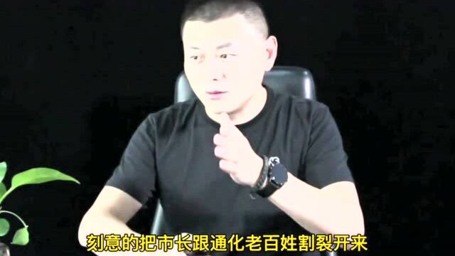 汽车抛锚市政府门口,保安称挡了市长的路,强令推走