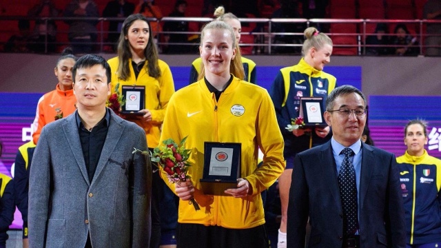 哈克!新一代人美球靓!20岁就拿下2019女排世俱杯最佳接应!