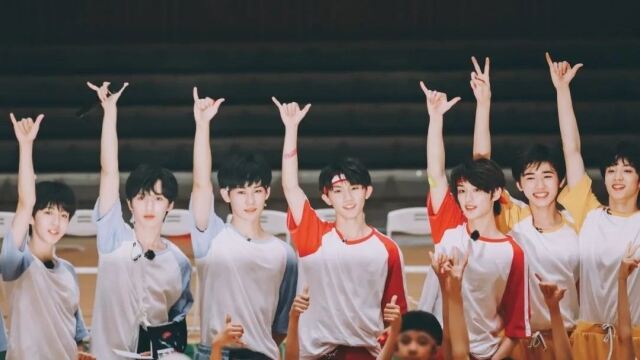 【时代少年团】张真源:为难小孩,我记得杂技班也没有喷火这一类,弱小