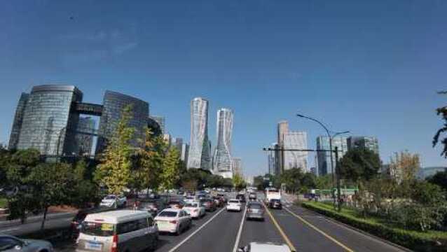 公交车上实拍新一线杭州城市街景,说实话,很多城市很难看到