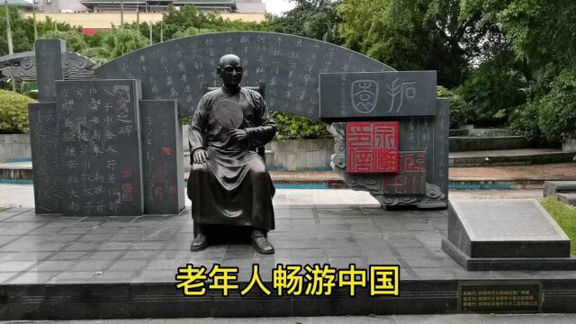 东连湖心岛,西接古南门.形如北斗七星,质为汉白玉.广西最长桥