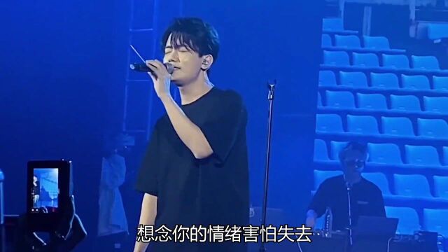 宝藏男孩队长,歌曲长期霸屏抖音的音乐榜单,他的歌大家都有听过吗#队长 #哪里都是你 #予你 #楼顶上的小斑鸠 