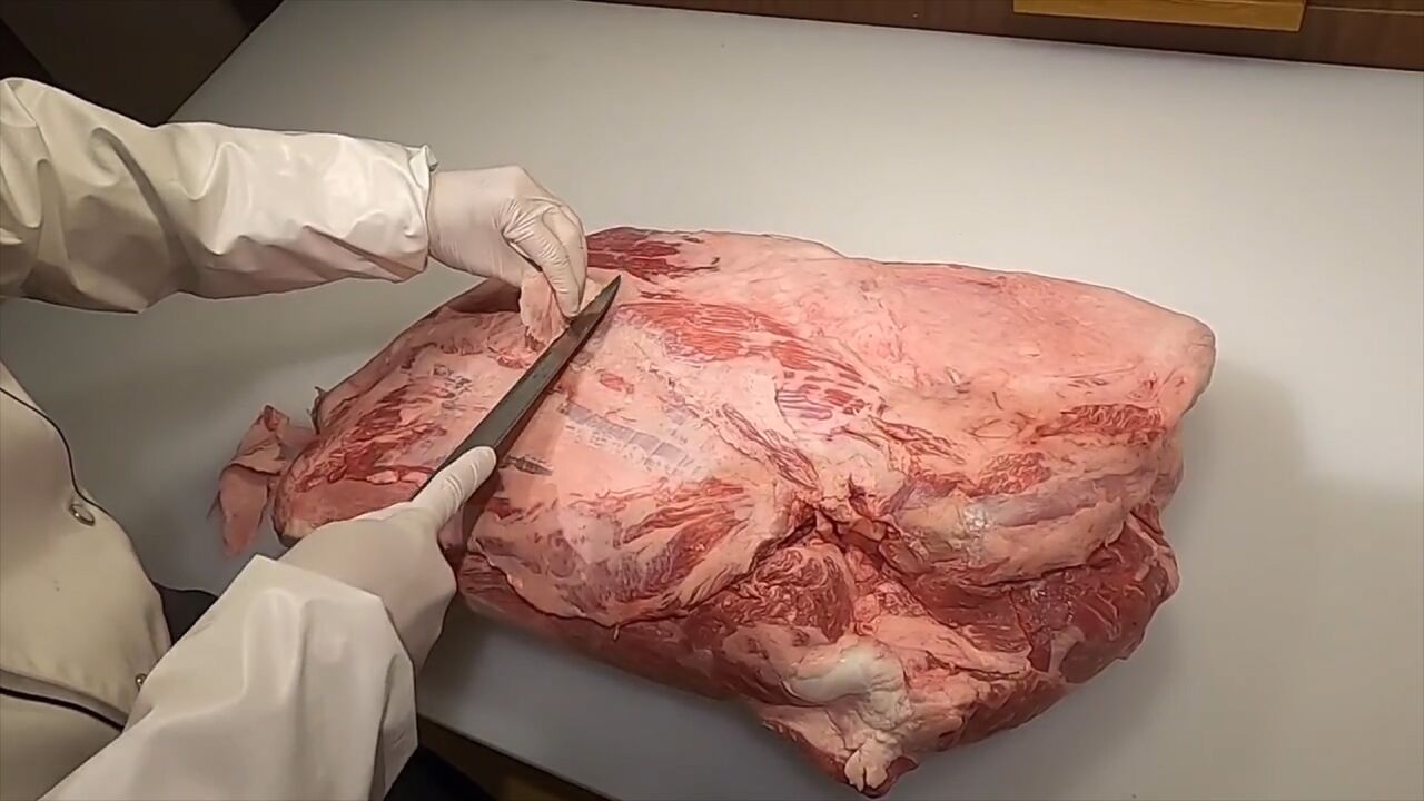 厨师花3000买20斤牛肉,切掉10斤肥肉,老板气得骂人,不料赚1万
