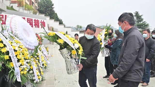 隆阳区审计局开展“清明祭英烈”主题党日活动.