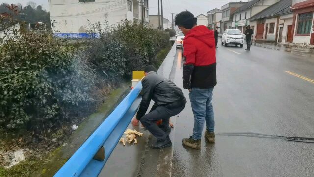 农村婚礼习俗,祭桥,哈哈!大小也是个桥