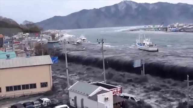 日本发生9级大地震,巨大海啸来袭,场面如同灾难大片