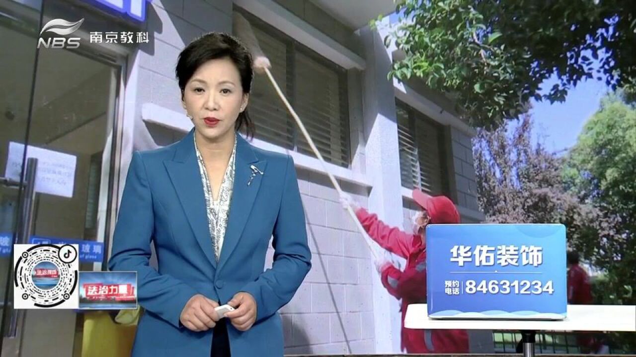 城管行:公厕大扫除 洁净迎国庆