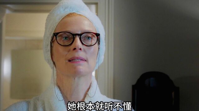 女人不小心摔碎捡来的玻璃瓶,结果却意外召唤出了千年精灵!