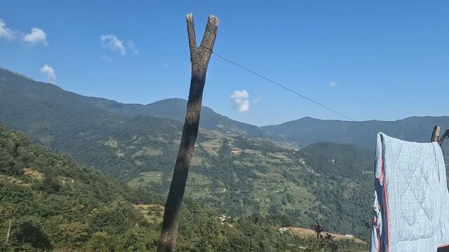 走进庞坎村的一间农舍,近距离感受田间的生活