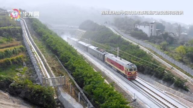 重庆万州新田港铁路集疏运中心工程铁路线路正式开通