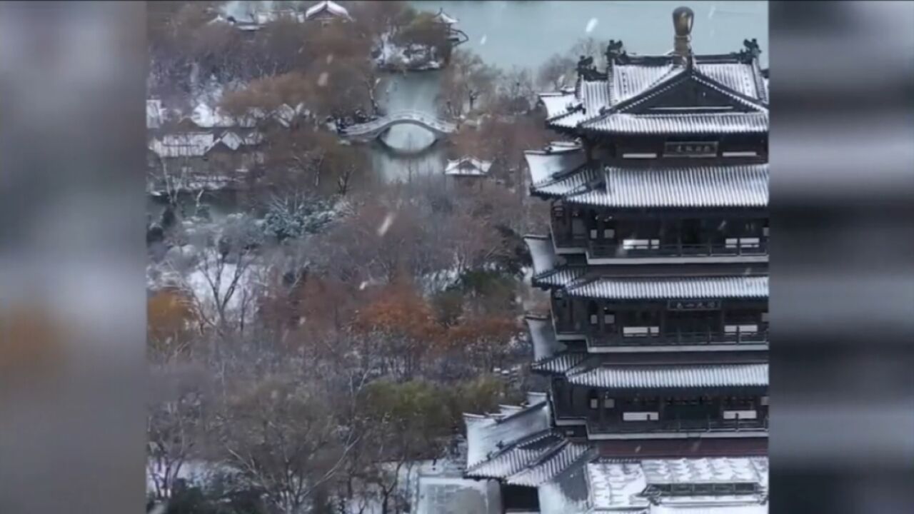 济南下今年第一场雪,雪天路滑为啥这么多济南市民仍电瓶车出行?