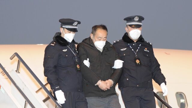 化名潜逃26年的“红通人员”王汉民 在四川成都被缉捕归案