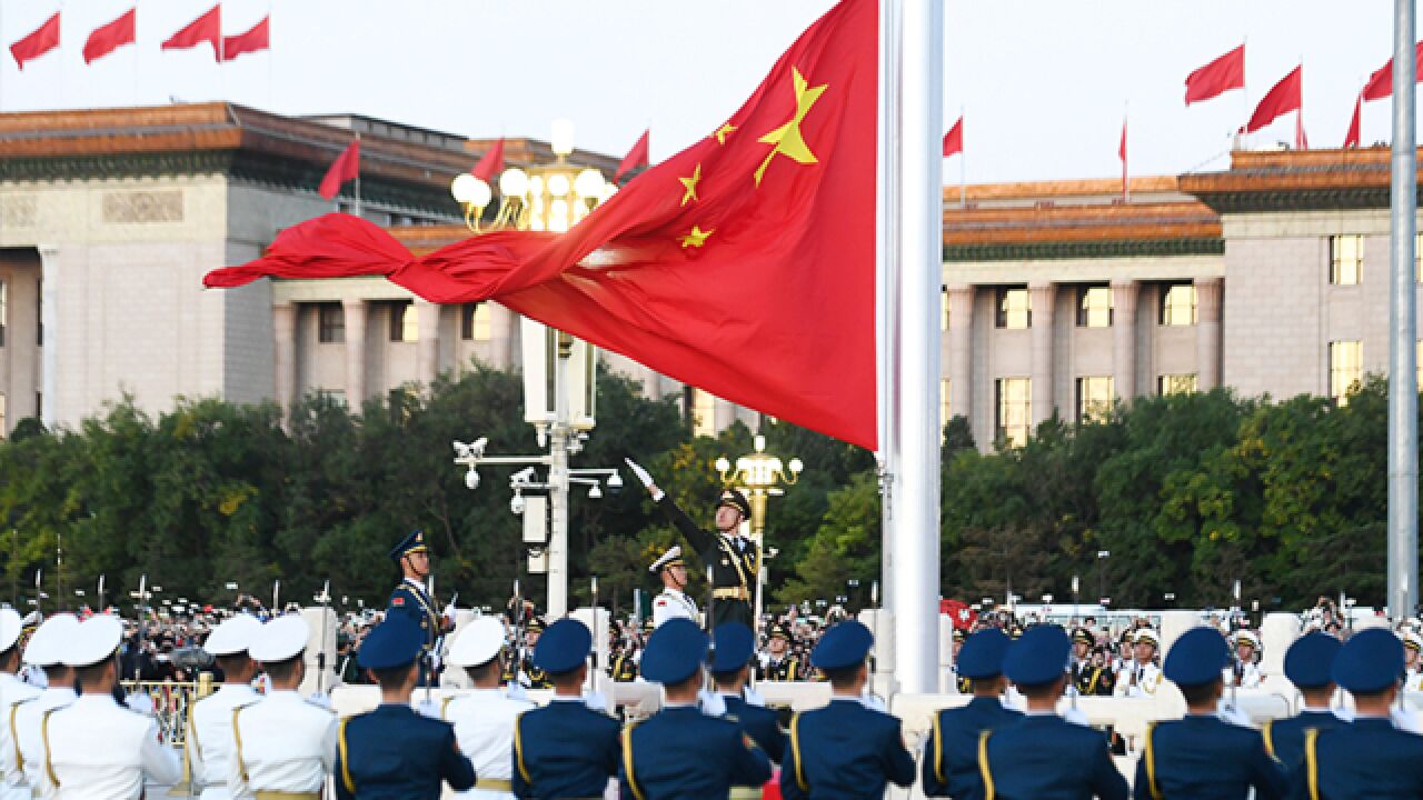 全军各部队同升一面旗,庆祝中华人民共和国成立74周年!